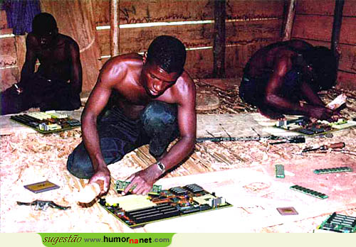 Montagem de computadores em África